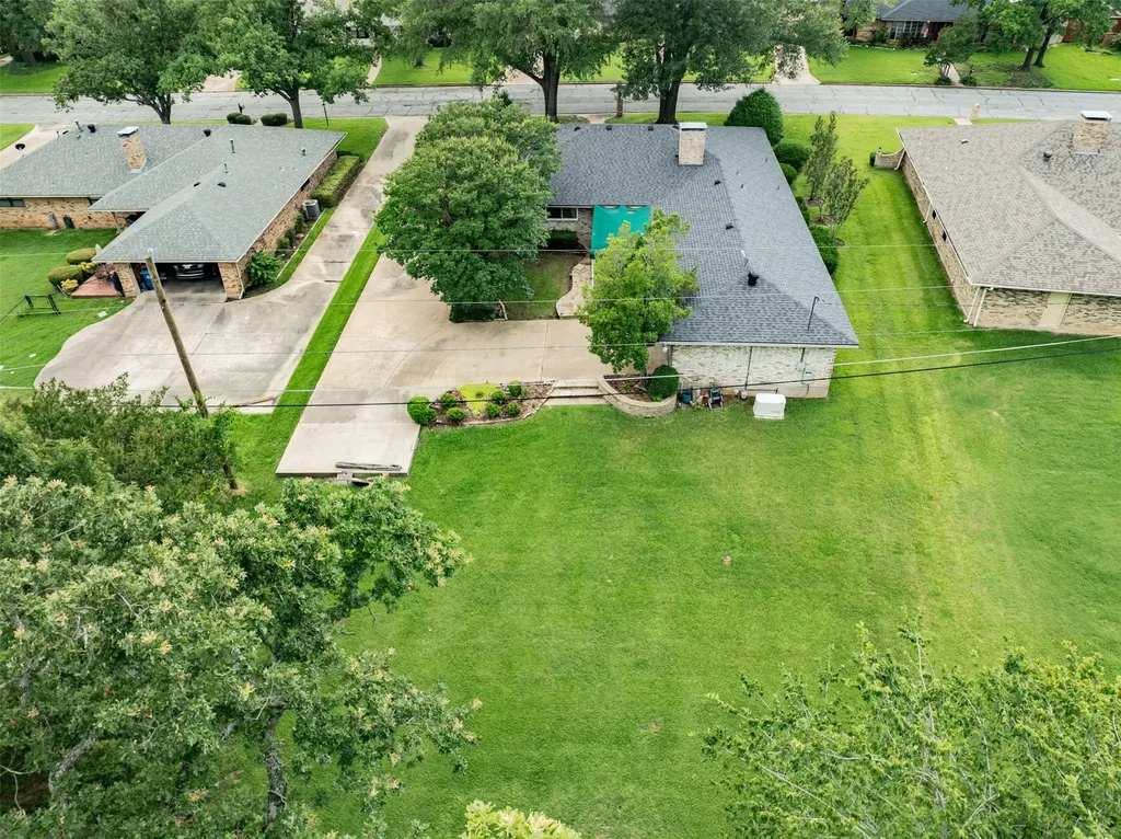 804 Holland Drive Denison TX 75020