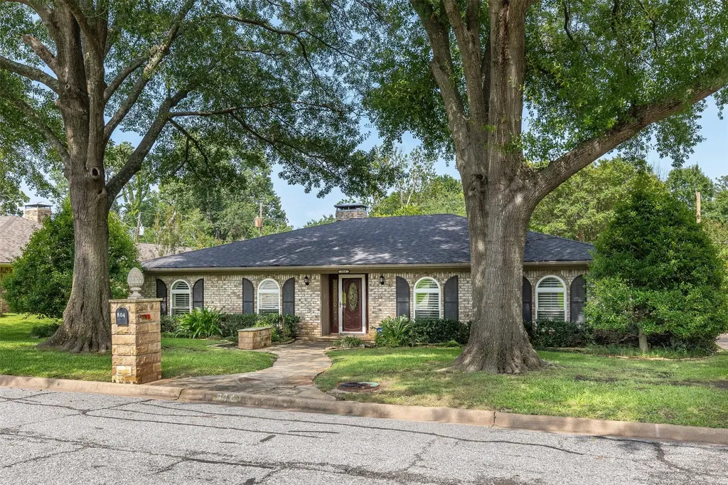 804 Holland Drive Denison TX 75020