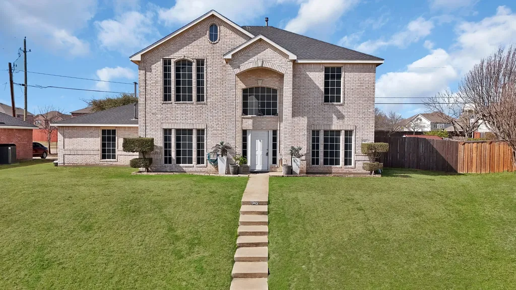 745 Woodridge Drive Desoto TX 75115