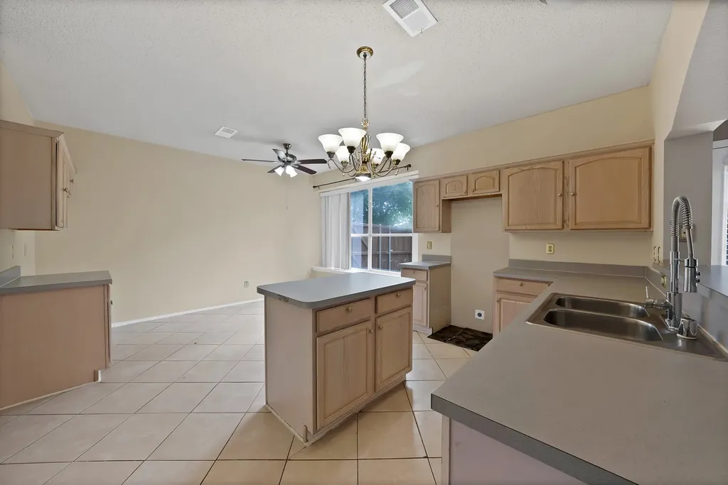 745 Woodridge Drive Desoto TX 75115