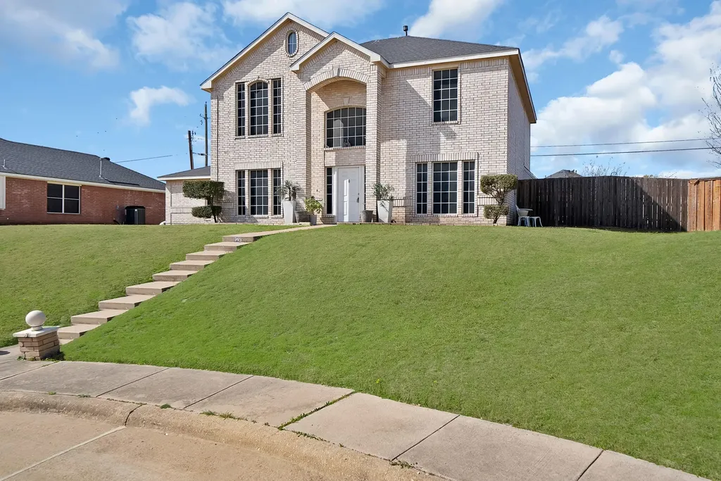 745 Woodridge Drive Desoto TX 75115