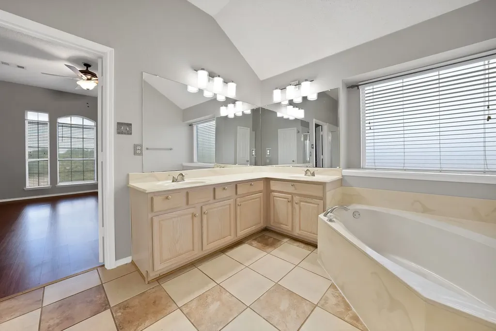 745 Woodridge Drive Desoto TX 75115
