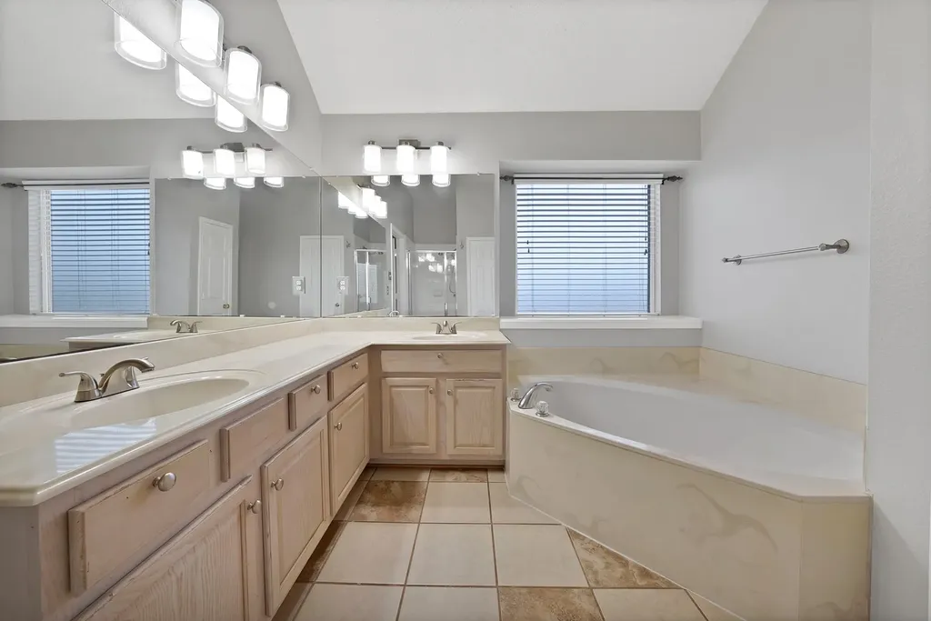 745 Woodridge Drive Desoto TX 75115