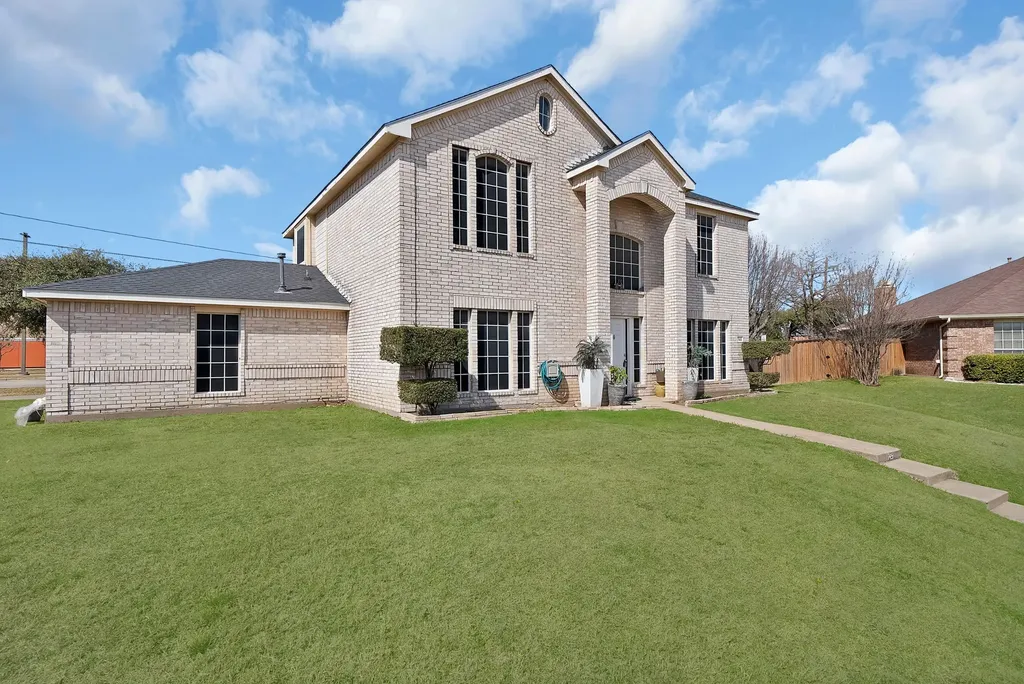 745 Woodridge Drive Desoto TX 75115