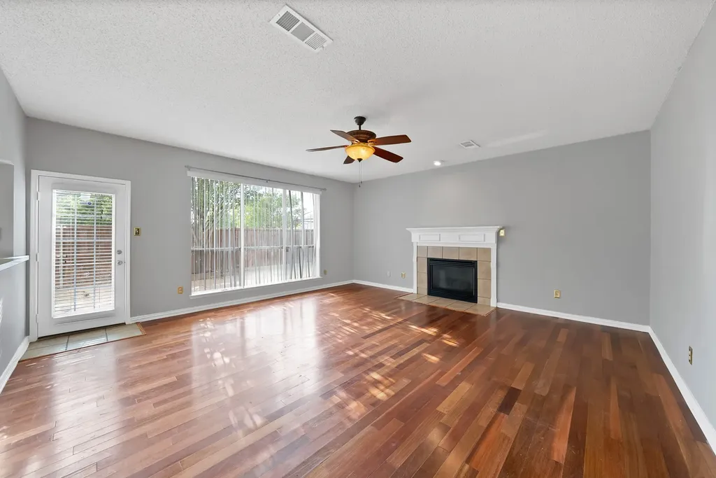 745 Woodridge Drive Desoto TX 75115