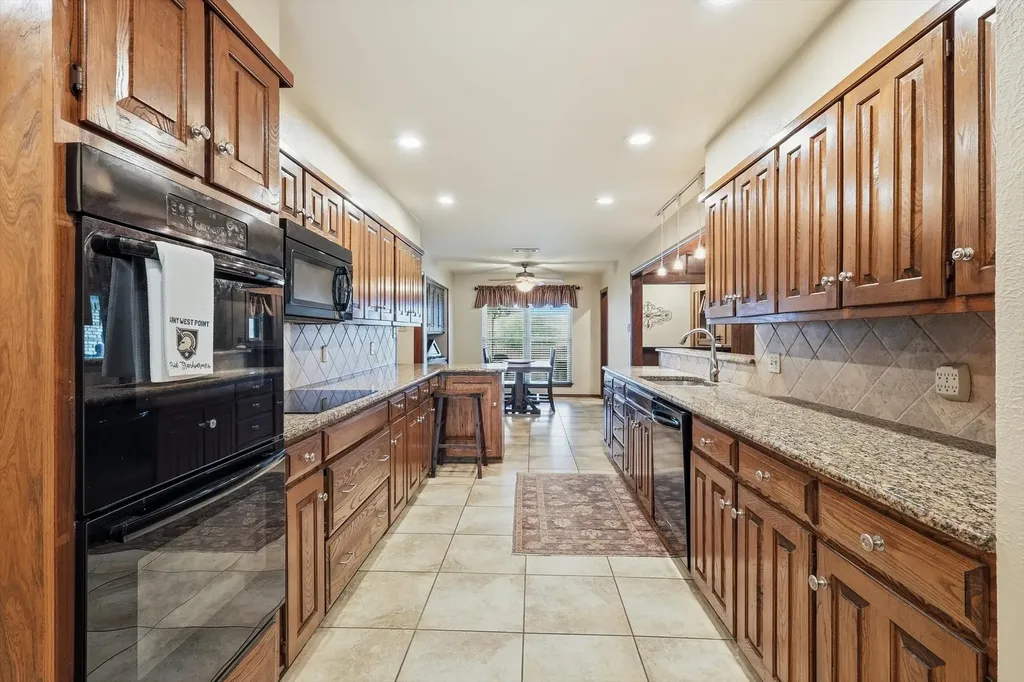 6007 Forestcreek Court Arlington TX 76016