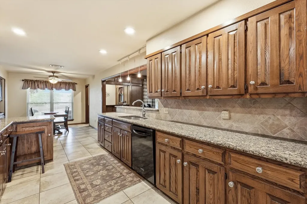 6007 Forestcreek Court Arlington TX 76016