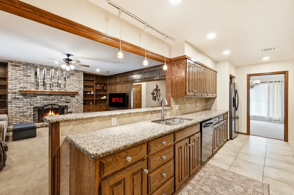 6007 Forestcreek Court Arlington TX 76016