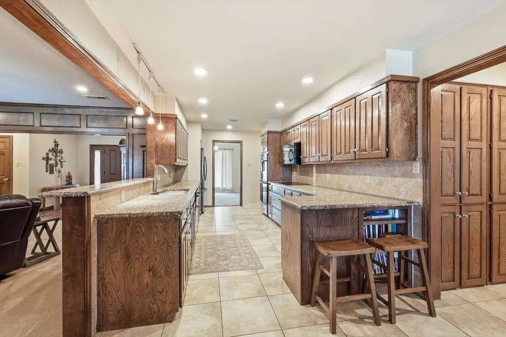 6007 Forestcreek Court Arlington TX 76016