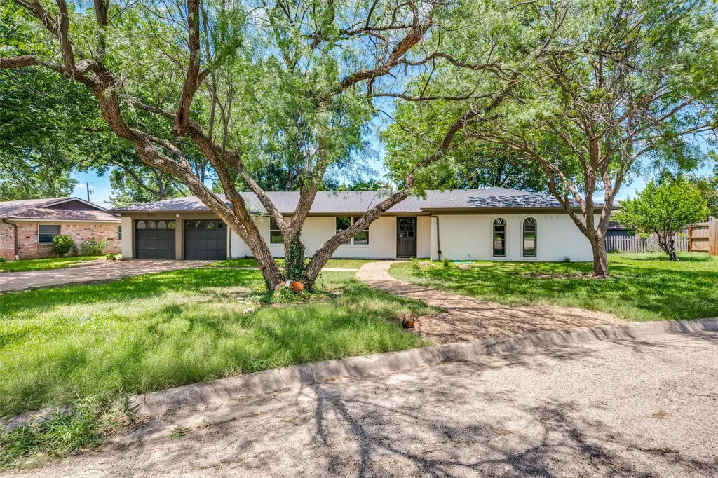 1113 Heather Court Benbrook TX 76126