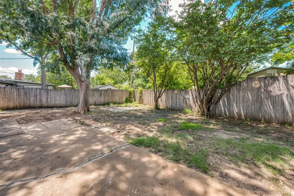 1113 Heather Court Benbrook TX 76126