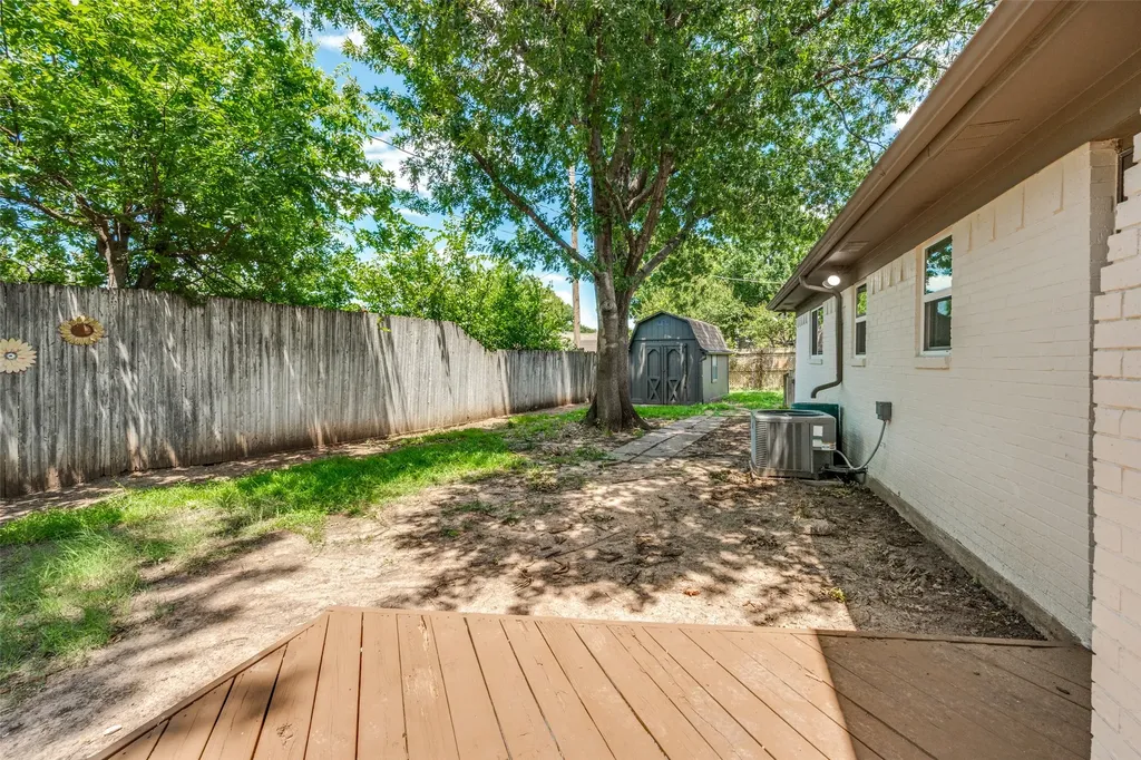 1113 Heather Court Benbrook TX 76126