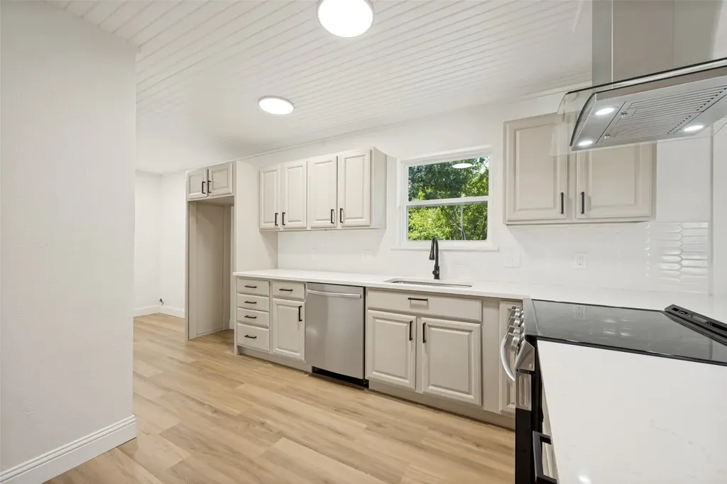 1113 Heather Court Benbrook TX 76126