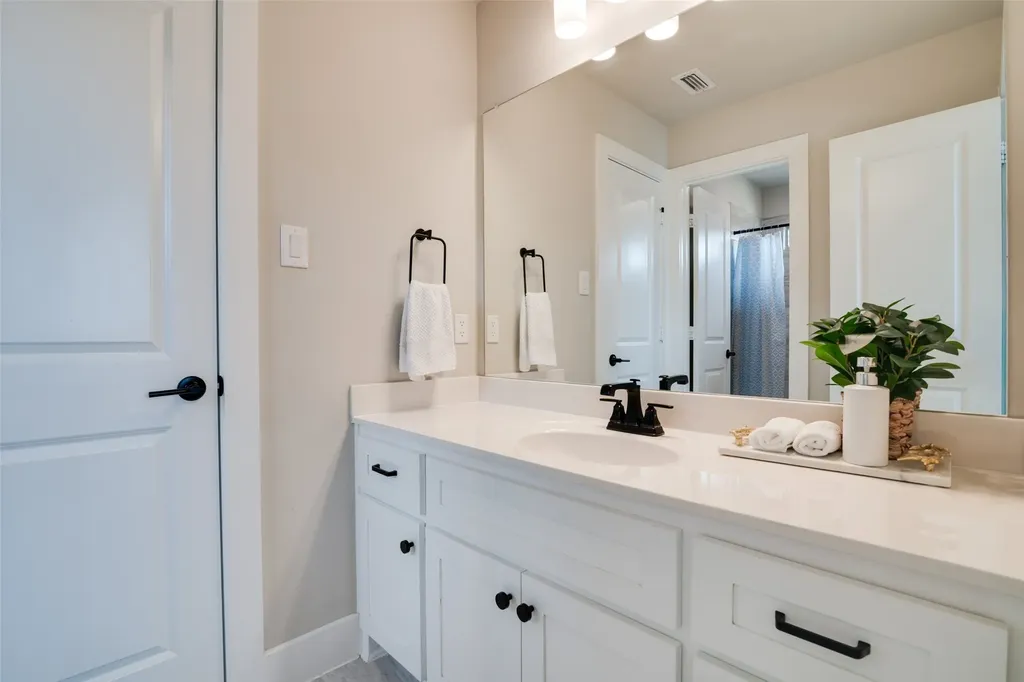 712 Stearman Lane Fate TX 75087