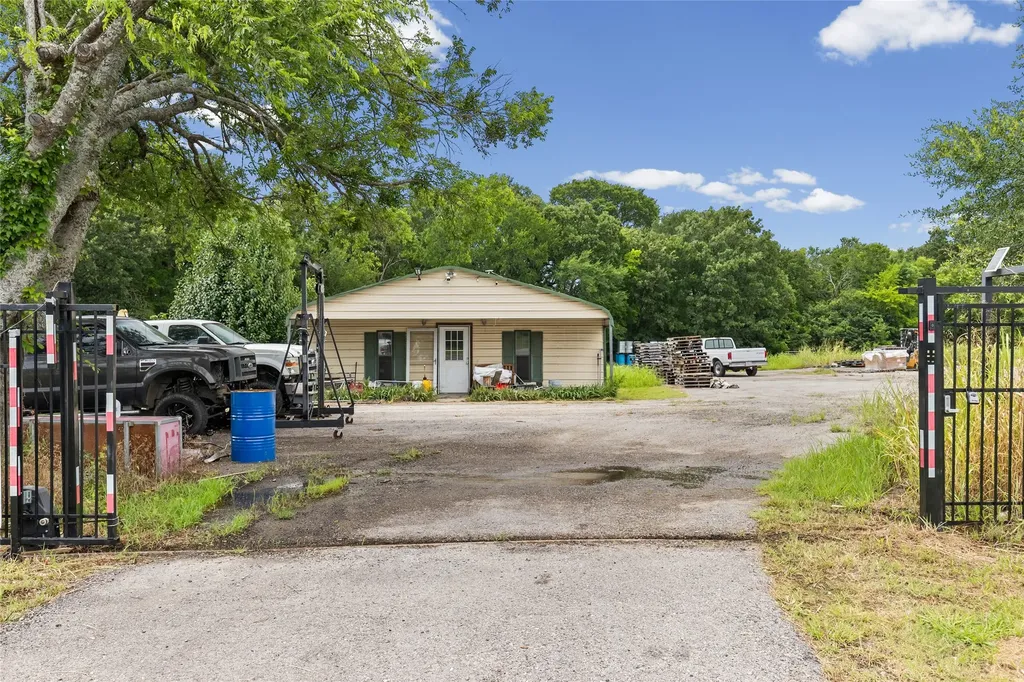 32.243 Acres S Hwy 121 Highway Bonham TX 75418
