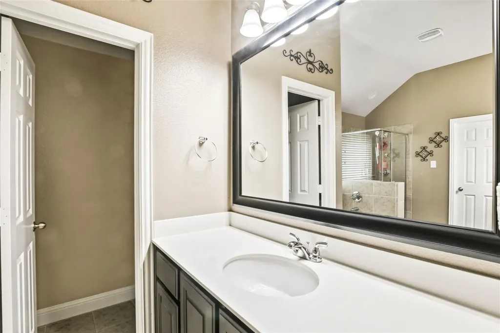 1005 Kettlewood Drive Justin TX 76247