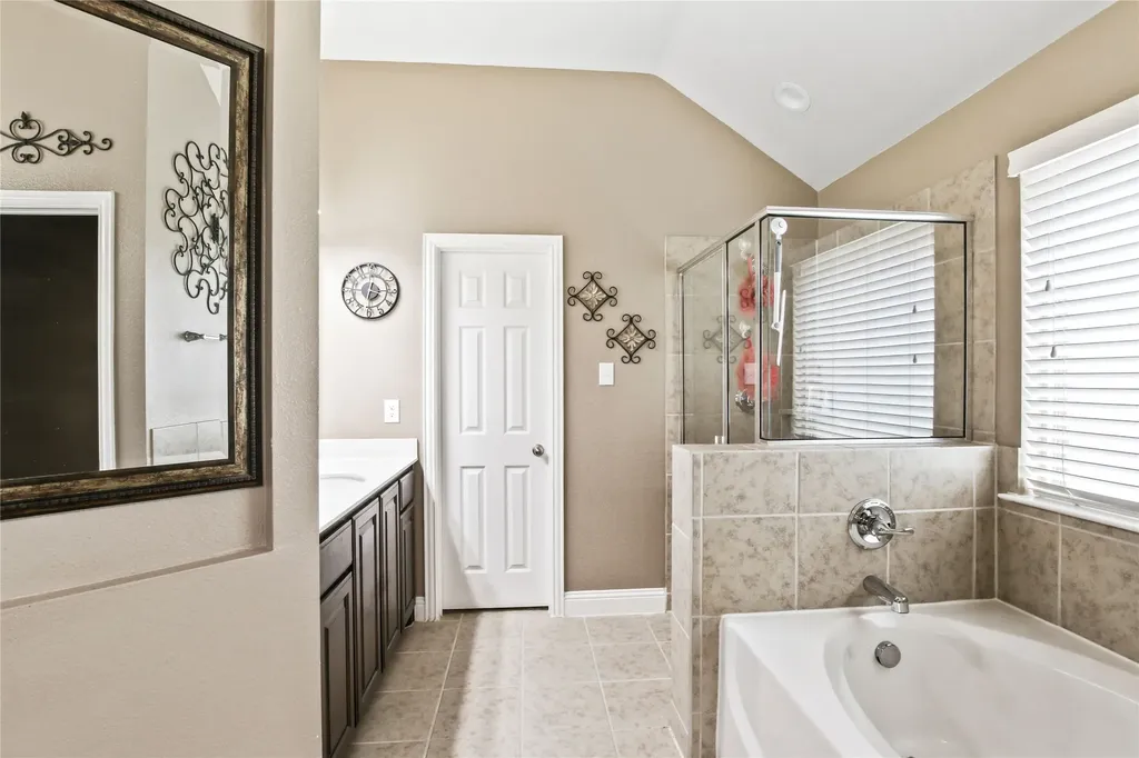 1005 Kettlewood Drive Justin TX 76247
