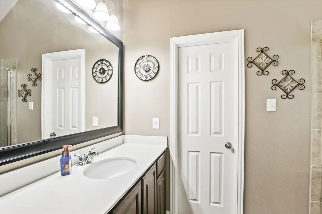 1005 Kettlewood Drive Justin TX 76247