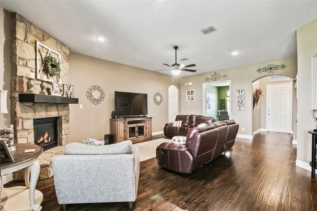 1005 Kettlewood Drive Justin TX 76247