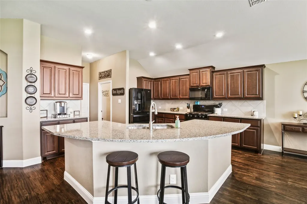 1005 Kettlewood Drive Justin TX 76247