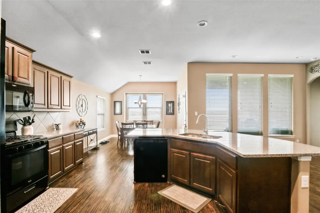 1005 Kettlewood Drive Justin TX 76247