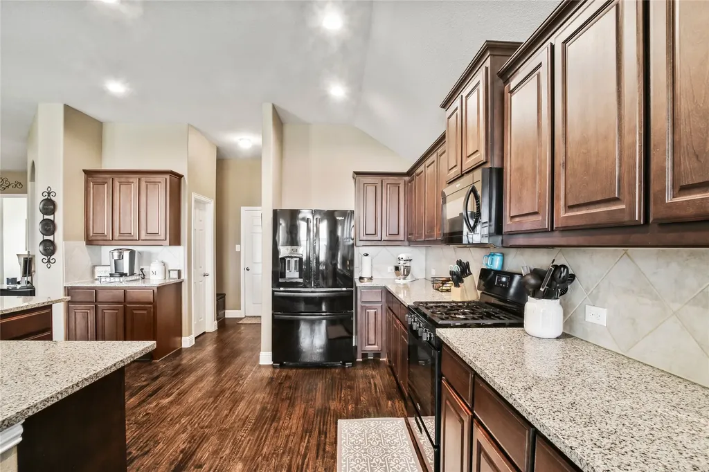1005 Kettlewood Drive Justin TX 76247