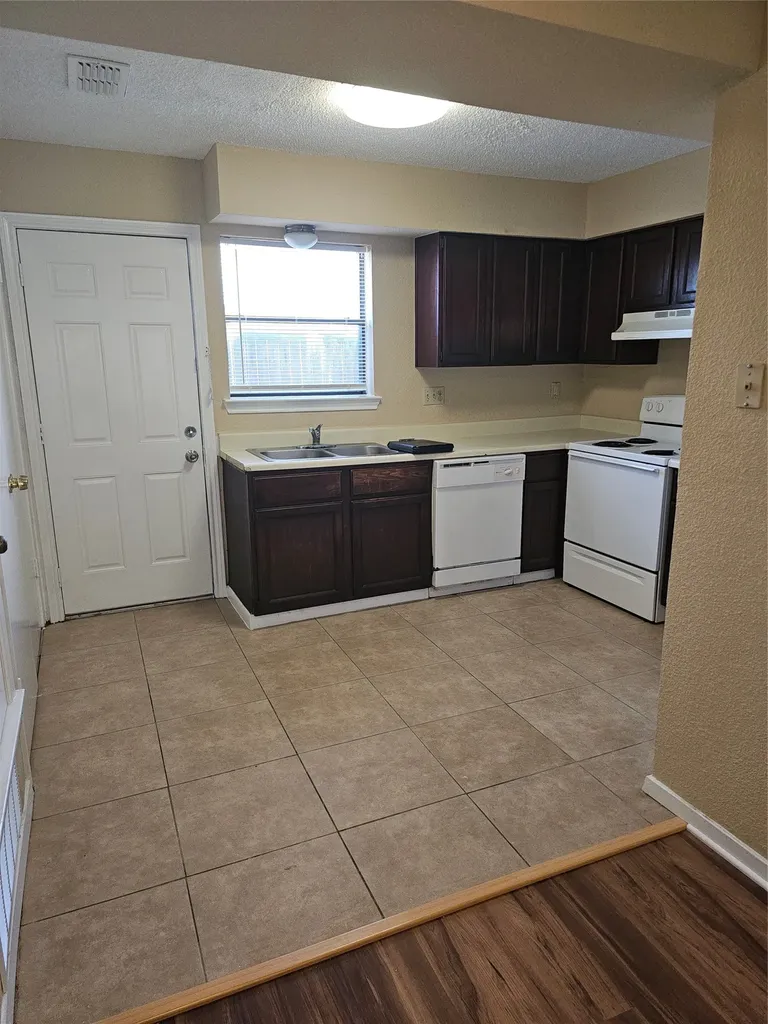 2822 Wimbledon Court Garland TX 75041