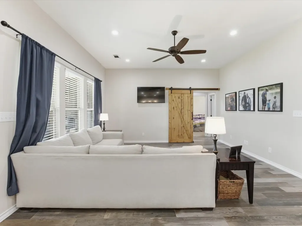 101 Walnut Street Paradise TX 76073