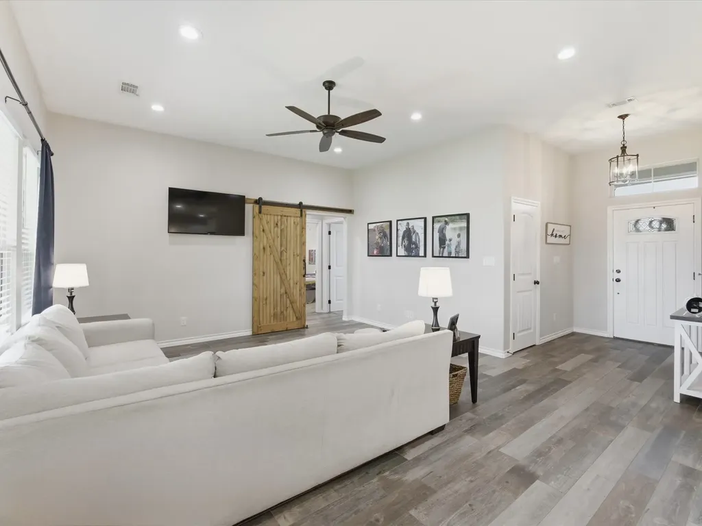 101 Walnut Street Paradise TX 76073