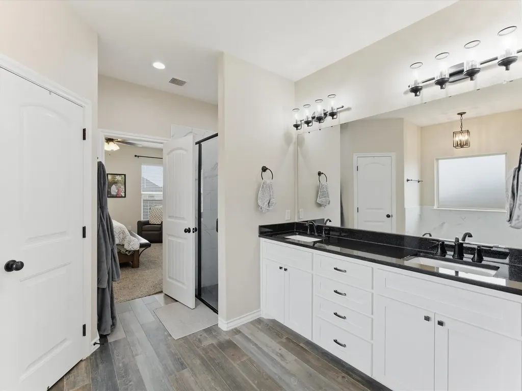 101 Walnut Street Paradise TX 76073