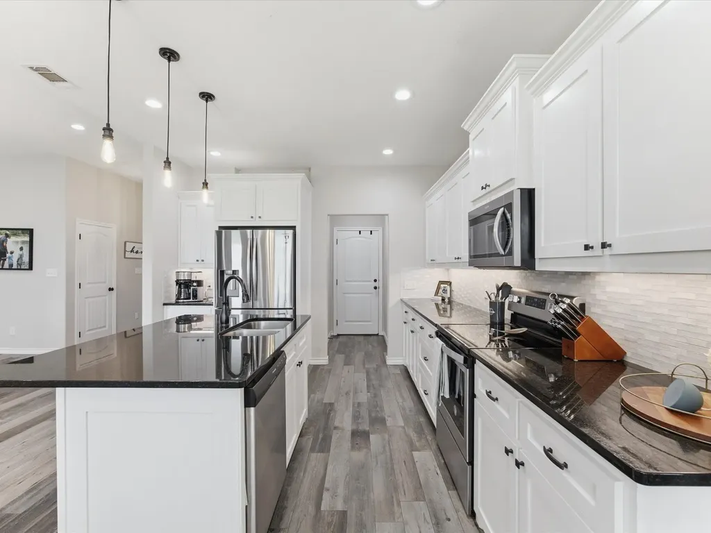 101 Walnut Street Paradise TX 76073