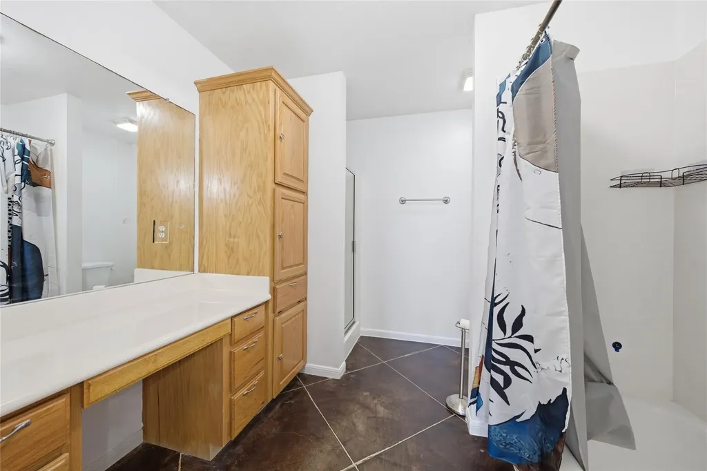 1727 Lcr 124 Mount Calm TX 76673