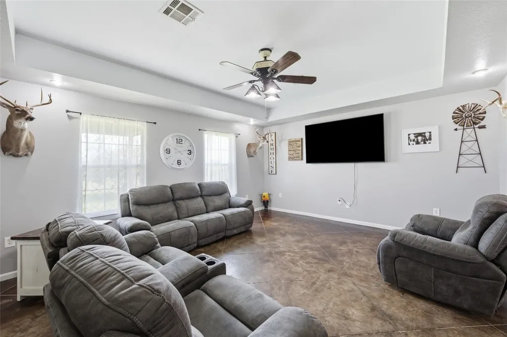 1727 Lcr 124 Mount Calm TX 76673