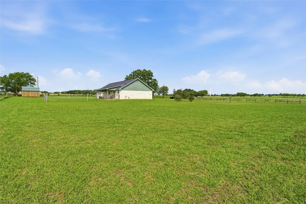 1727 Lcr 124 Mount Calm TX 76673