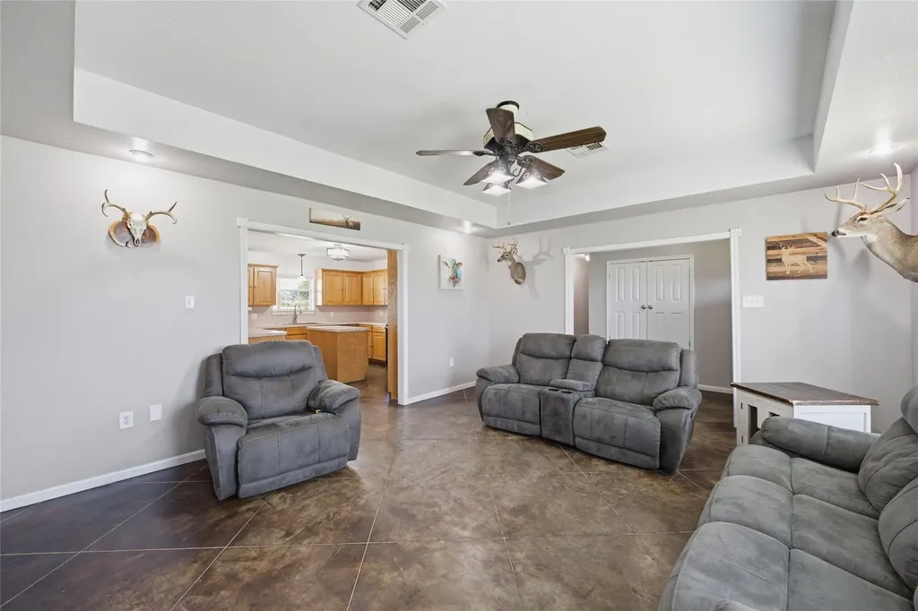 1727 Lcr 124 Mount Calm TX 76673