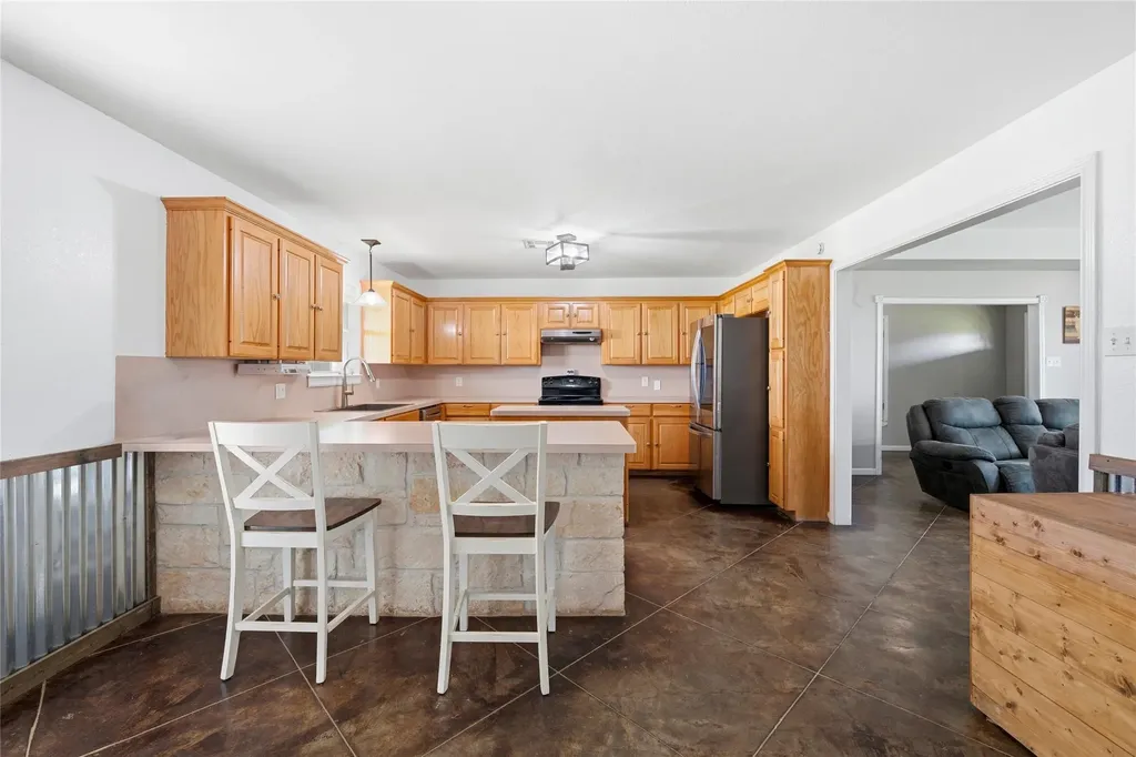 1727 Lcr 124 Mount Calm TX 76673
