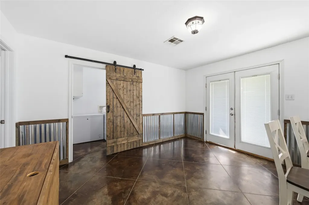 1727 Lcr 124 Mount Calm TX 76673