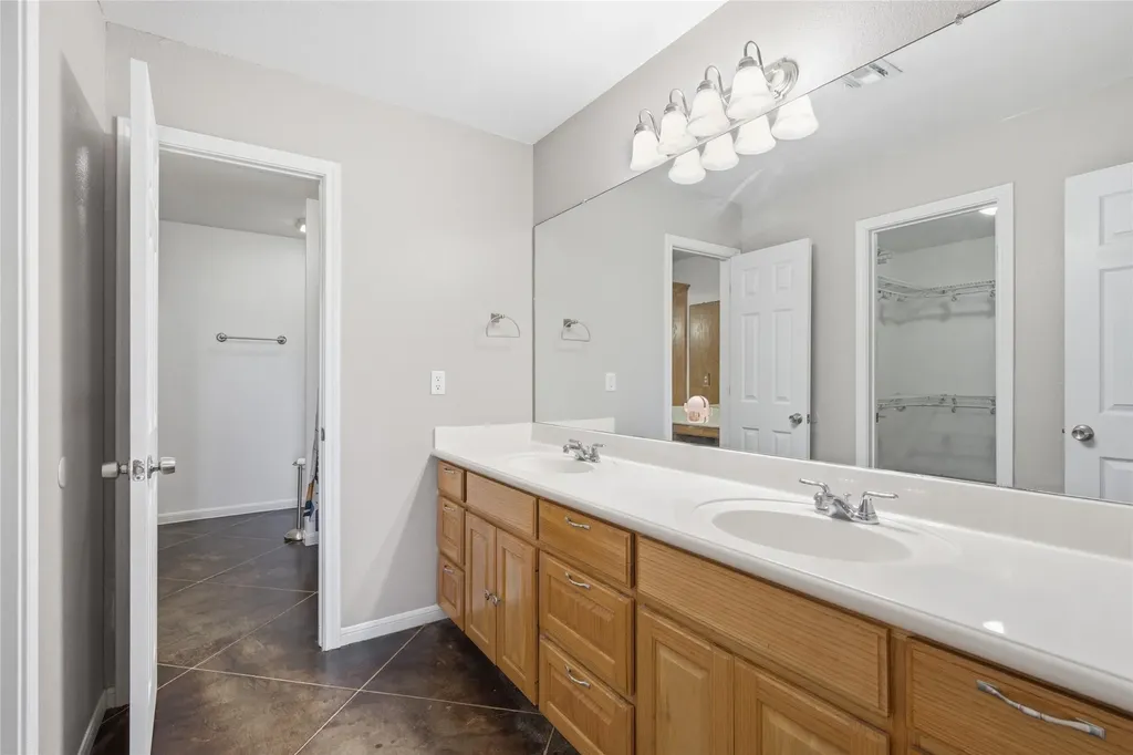 1727 Lcr 124 Mount Calm TX 76673