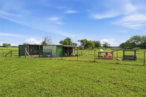 1727 Lcr 124 Mount Calm TX 76673