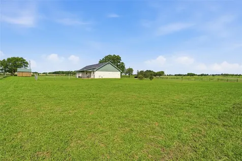 1727 Lcr 124 Mount Calm TX 76673