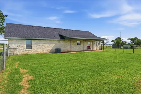 1727 Lcr 124 Mount Calm TX 76673