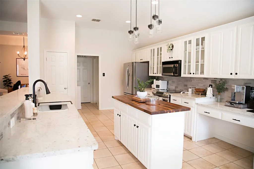 7416 Rolling Hills Drive Benbrook TX 76126