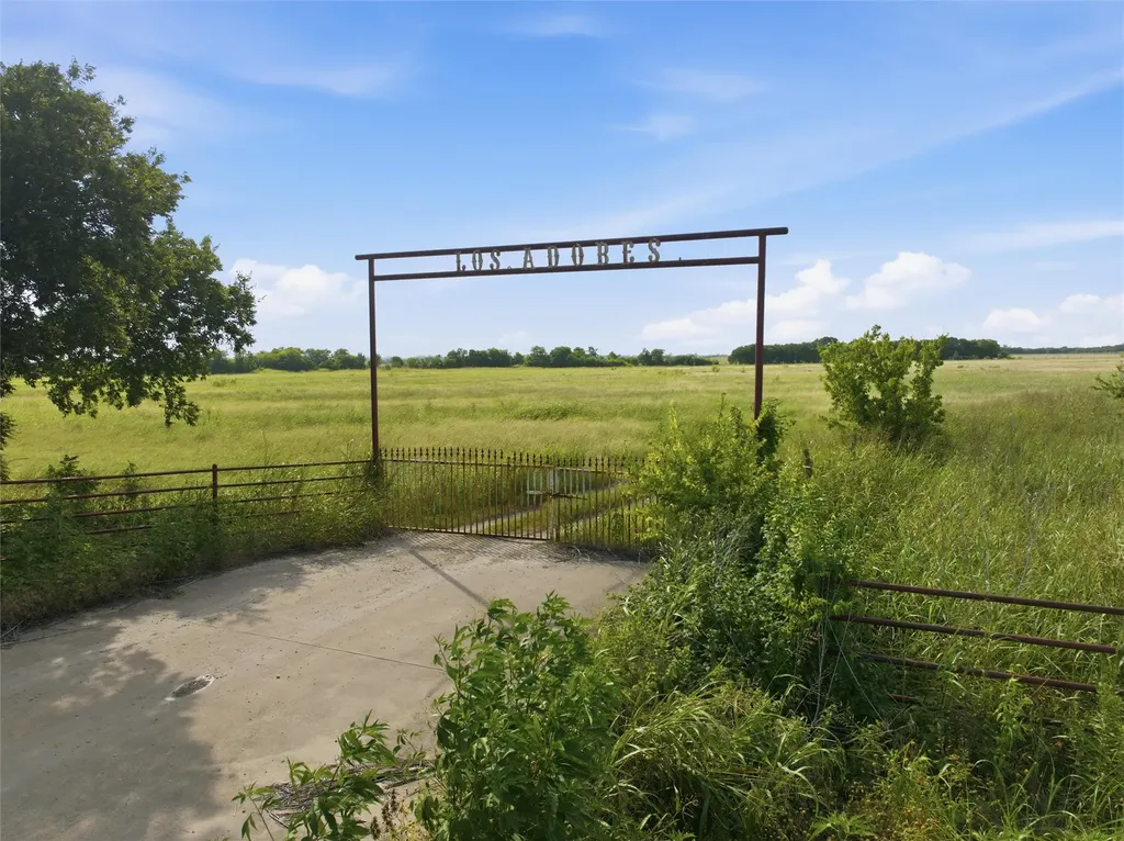 2519 Hwy 7 Highway Chilton TX 76632
