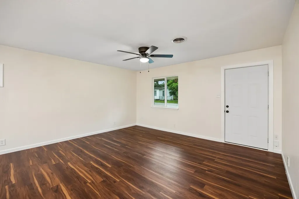 7705 Navajo Trail Lake Worth TX 76135