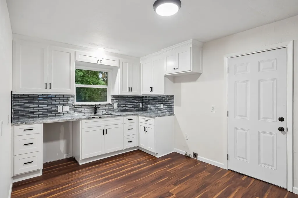 7705 Navajo Trail Lake Worth TX 76135