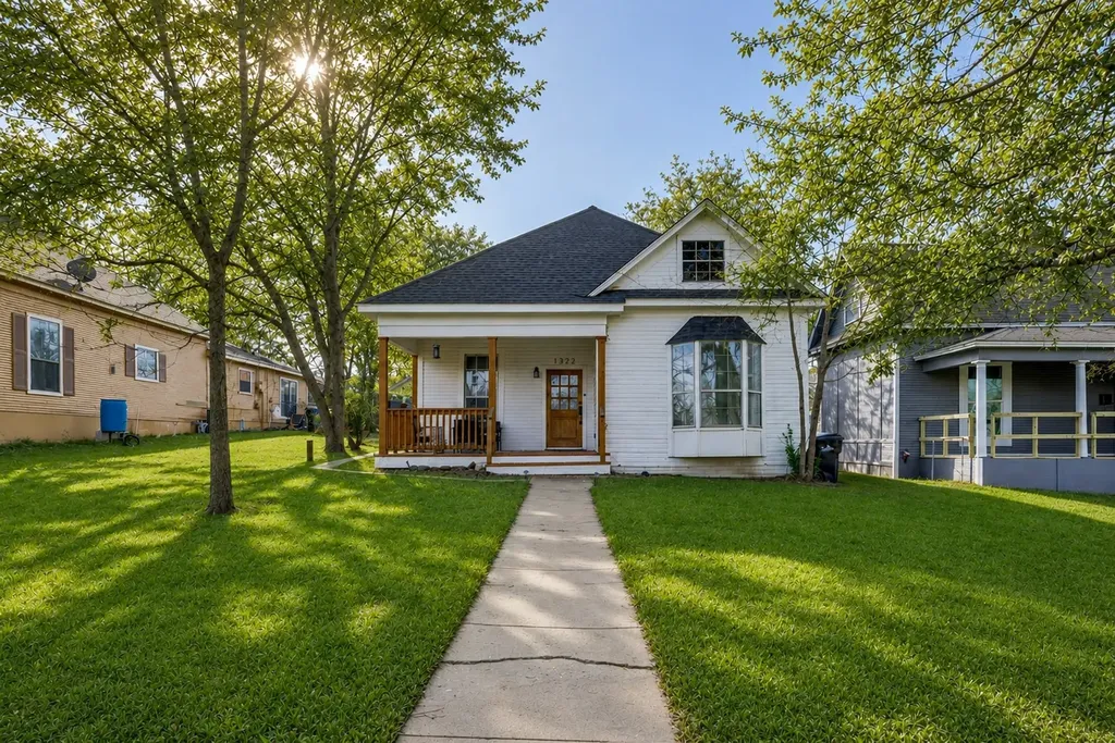 1322 Sears Street W Denison TX 75020