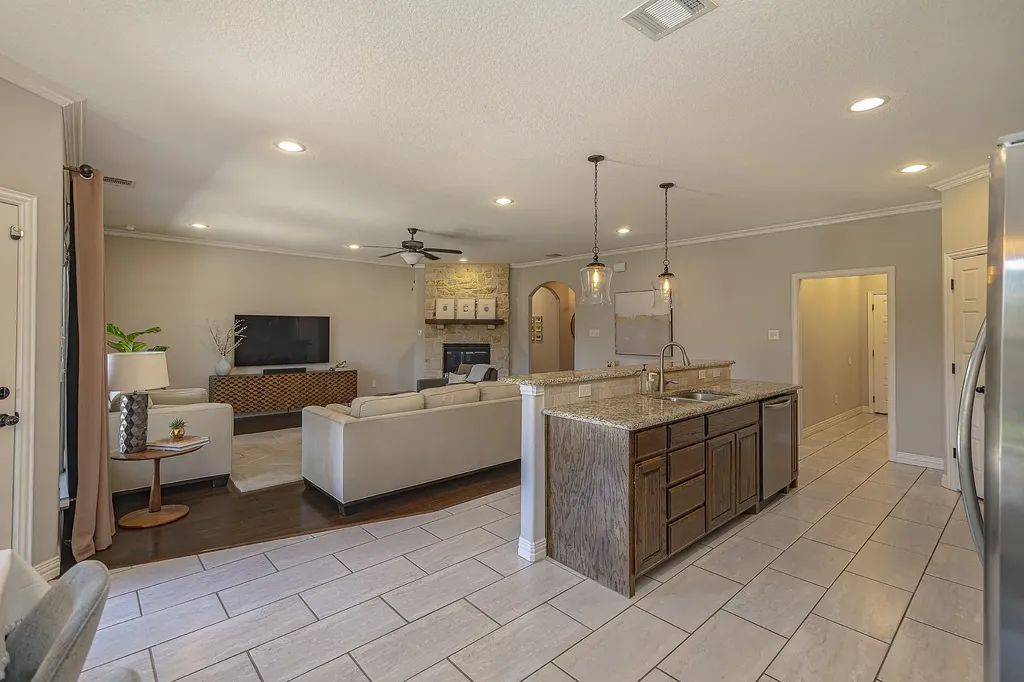 815 Chestnut Grove Drive Cleburne TX 76033