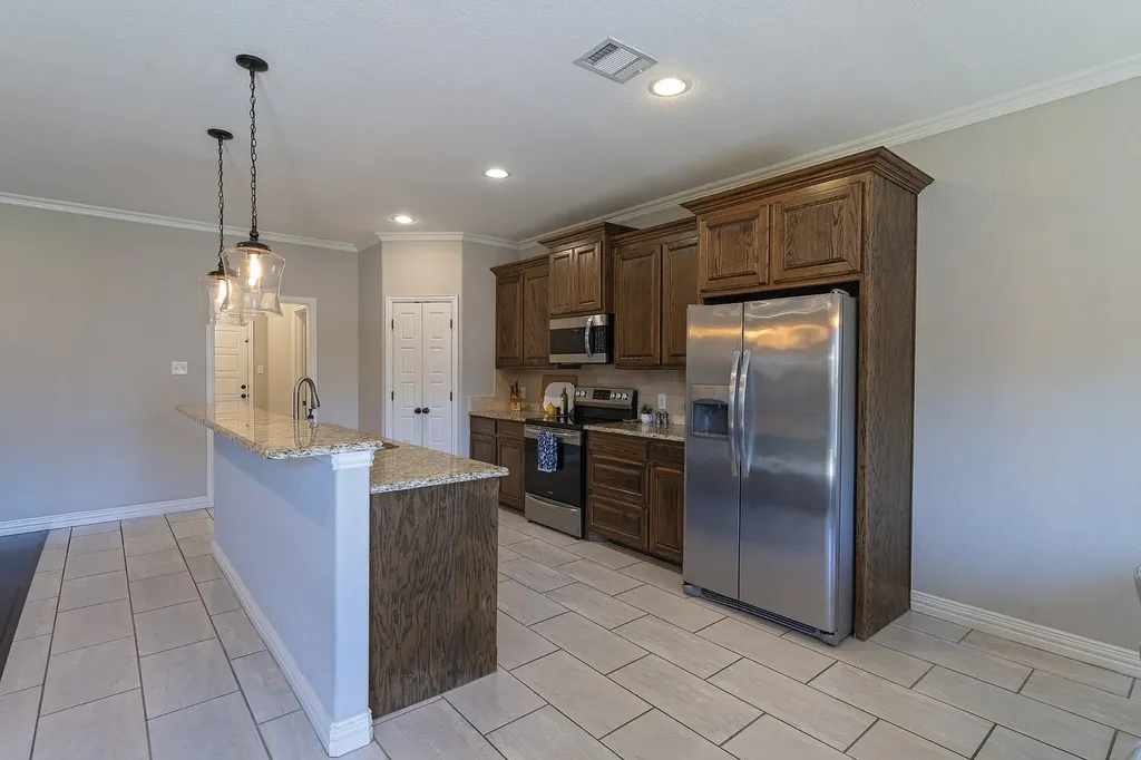 815 Chestnut Grove Drive Cleburne TX 76033