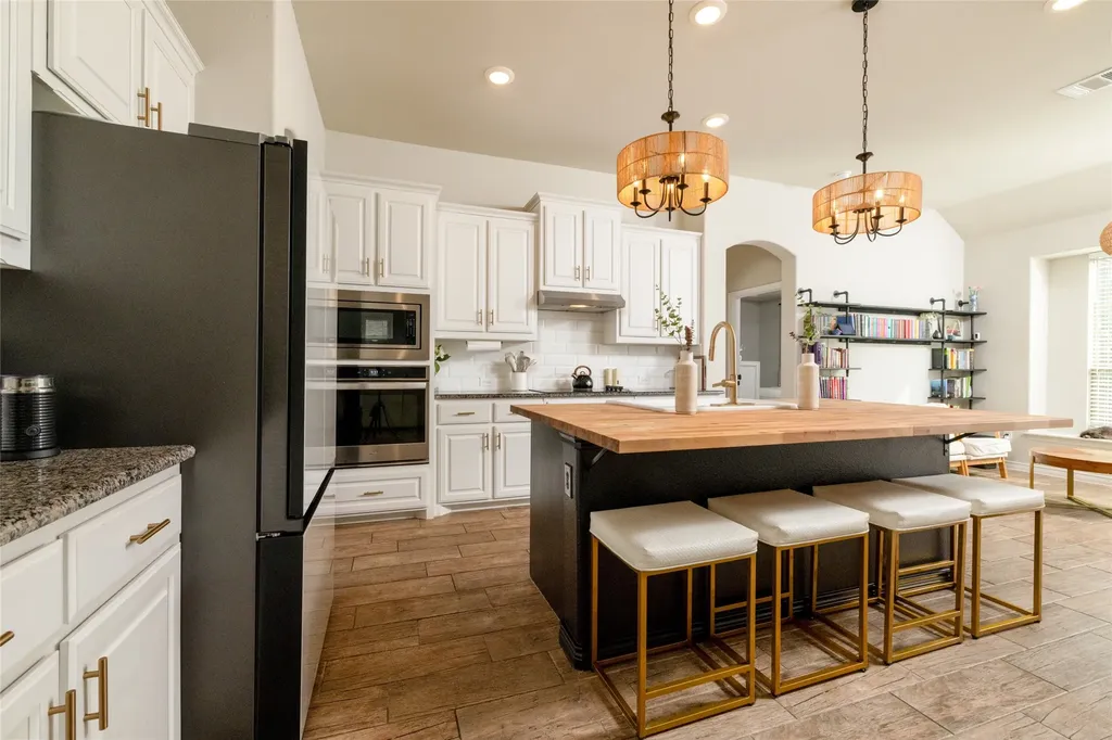 1028 Wildwood Drive Joshua TX 76058
