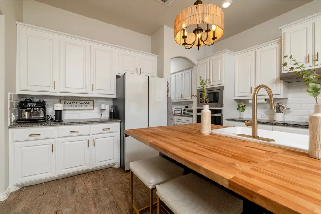 1028 Wildwood Drive Joshua TX 76058